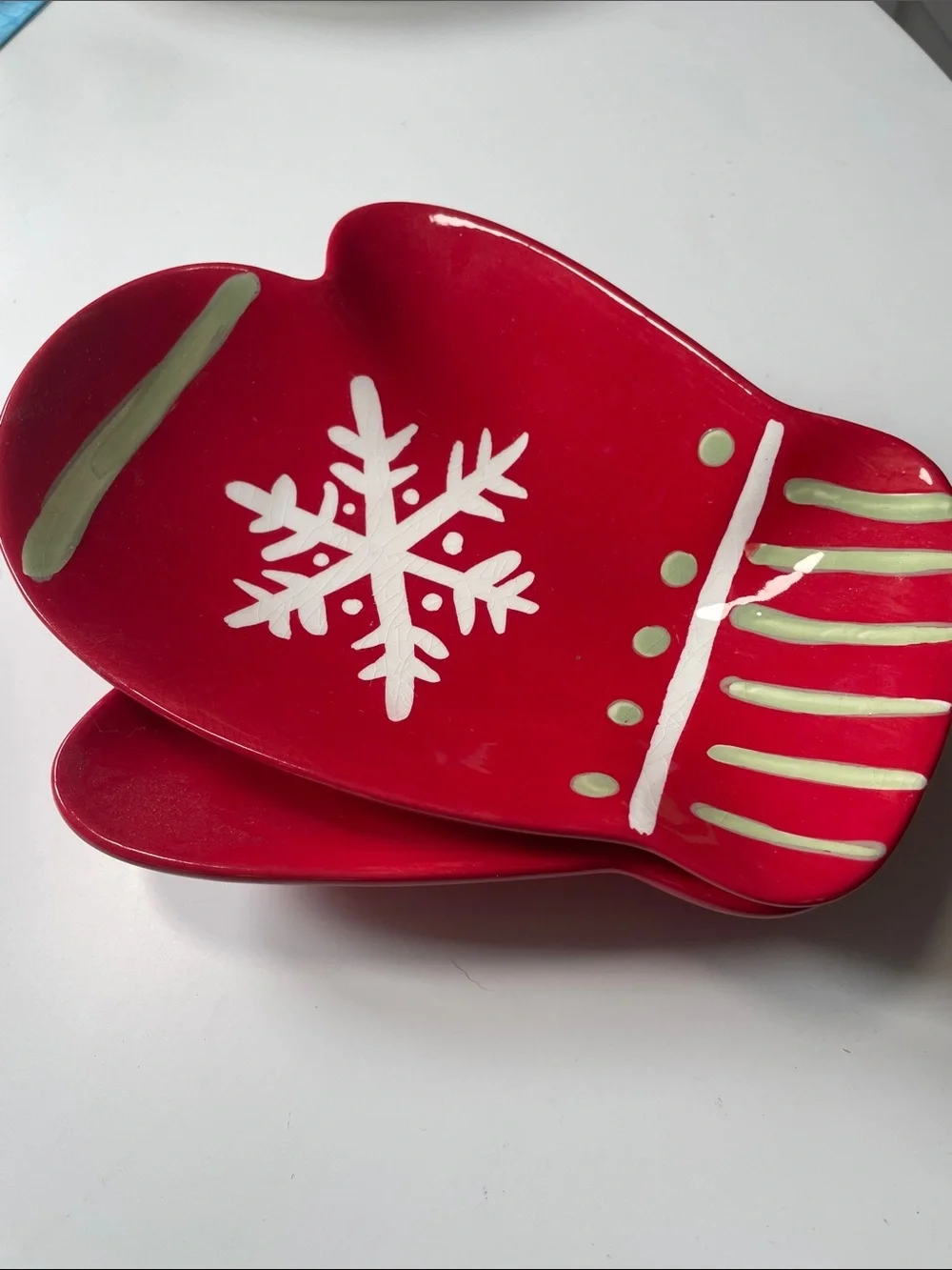2 Red mittens dish set